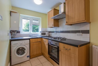 2 bed house, Richmond Crescent, City Centre, Cardiff, CF243AH - Image 1